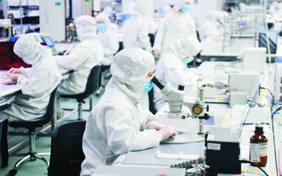 生產商運用消毒物料，製作適合個人、可以重複使用的防疫裝備，應付各種傳染病。