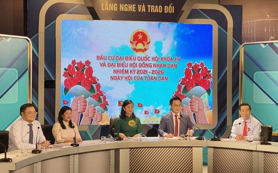 主席台上主持會議的各位代表。（圖源：孟和）