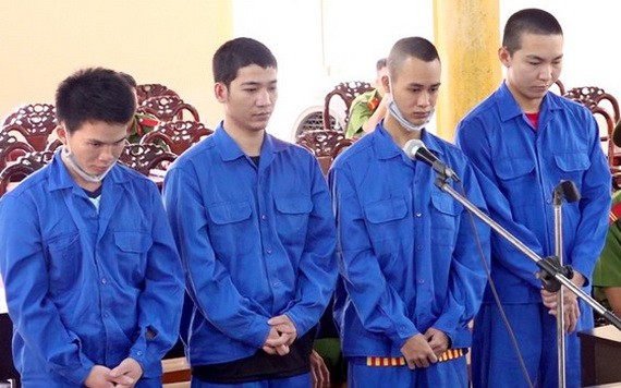 出庭受審的4名被告人。（圖源：阮清）