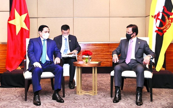 政府總理范明政會見汶萊蘇丹哈吉‧哈桑納爾。（圖源：越通社）