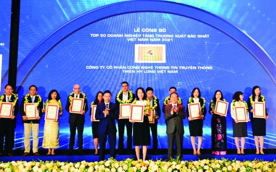 千禧龍傳媒領獎。