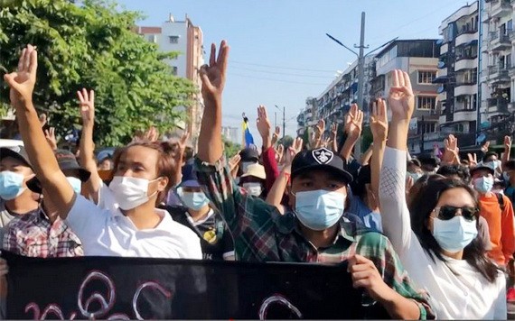 緬甸民族團結政府宣佈組建人民國防軍,以保護其支持者免受軍政府的軍事攻擊和暴力。(圖源:AFP)