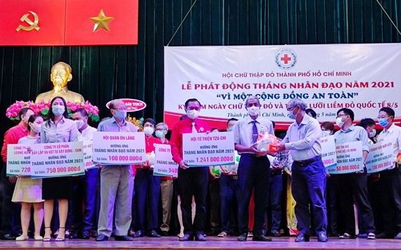 慈濟慈善基金會資助人道活動逾十二億元。