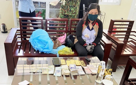 被扣留的黃氏原與物證。(圖源:越通社)