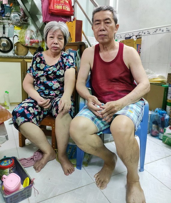 簡錫清李晶瑩夫婦都行動不便。