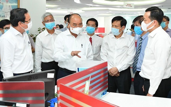 國家主席阮春福看望《西貢解放報》。(圖源:越勇)
