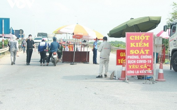 北寧省安豐縣自15日下午2時實施社會隔離措施。（圖源：VOV）