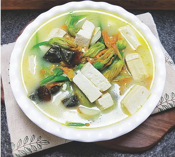 豆腐南瓜花湯