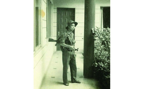 劉茂森於1975年4月30日與華運其他幹部接管藍星俱樂部並於此駐守。