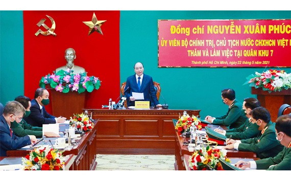 國家主席、國防安全委員會主席阮春福在會議上發表指導意見。(圖源:統一)