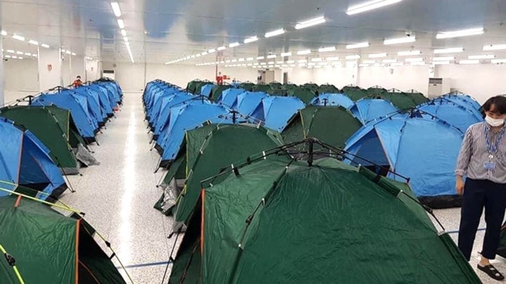 北寧工業區工廠內食宿的模式。（圖源：VOV）