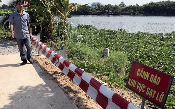 流經福門縣二平鄉的西貢右岸圍堤塌陷,已獲加固並豎立警示牌。