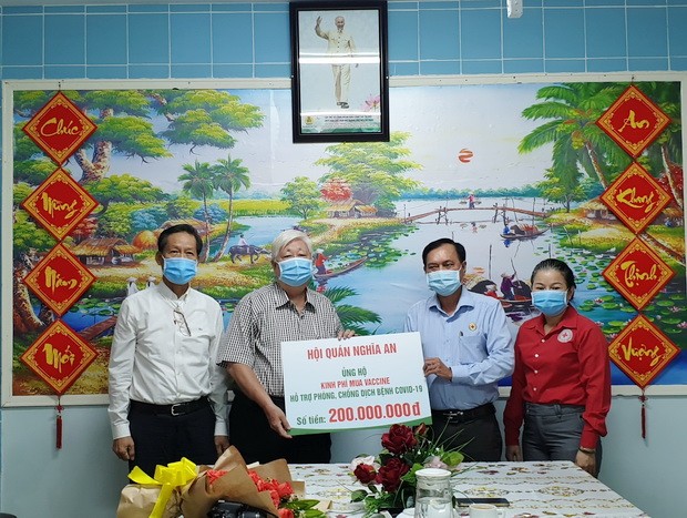 義安會館為購買疫苗活動捐 2 億元 ảnh 1 義安會館為購買疫苗活動捐 2 億元 ảnh 1