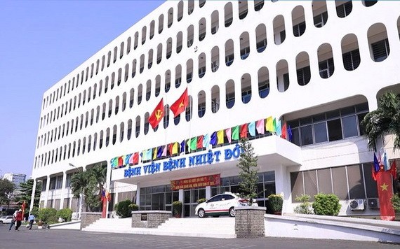 市熱帶病醫院設有400張病床收治新冠病例。（圖源：成山）
