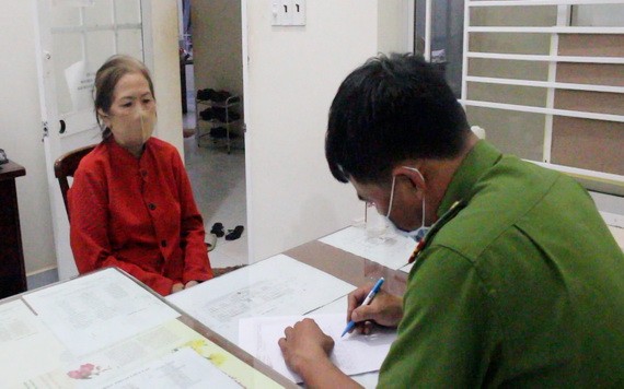 潛逃8年的通緝犯馬氏理（左）終於落網歸案。（圖源：黃甲）