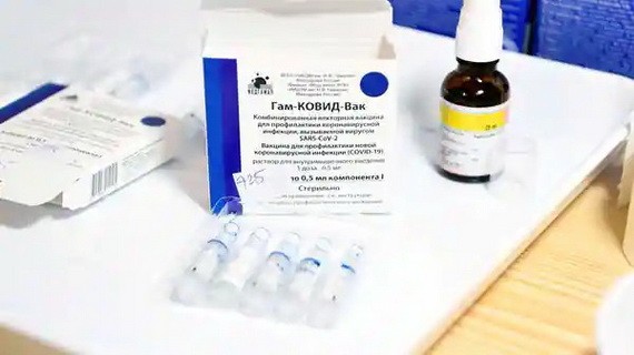 俄羅斯研製的鼻噴新冠疫苗。(圖源:路透社)