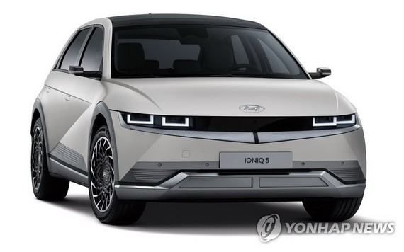 現代汽車專屬電動汽車品牌首款車型“艾尼氪5”。 (圖源:韓聯社)