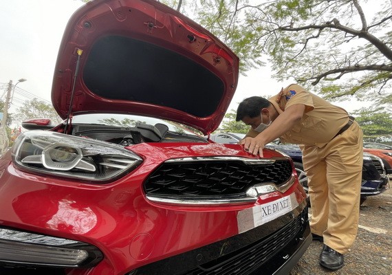 自6月22日起，市公安廳陸路與鐵路交警科暫停辦理新車註冊事宜。（圖源：武芳）