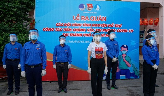 志願青年隊伍援助新冠疫苗接種行動出發儀式。（圖源：越通社）