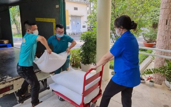 第五郡準備大米送給貧困者。