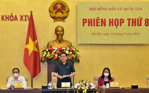 國會主席王廷惠(中)主持會議。(圖源:光福)