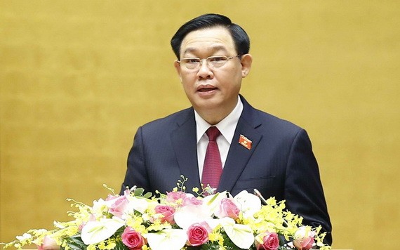 國會主席王廷惠主持會議。(圖源:越通社)