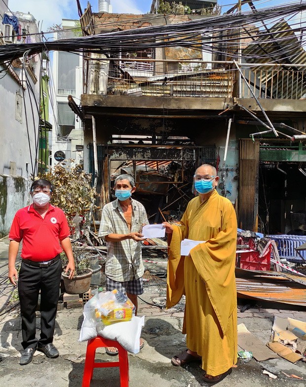 第八郡慰問遭受火災居民 ảnh 1