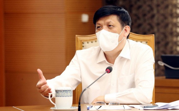 衛生部長阮清隆在會上發言。(圖源:衛生部)