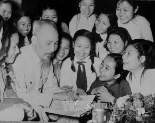 阮富仲總書記在黨中央政治局關於“推進學習和踐行胡志明思想、道德和作風”的05-CT/TW號《指示》5年執行情況的全國總結會議上的講話(全文) ảnh 4 阮富仲總書記在黨中央政治局關於“推進學習和踐行胡志明思想、道德和作風”的05-CT/TW號《指示》5年執行情況的全國總結會議上的講話(全文) ảnh 4