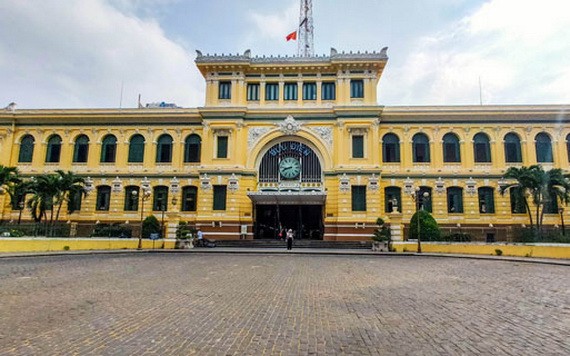 新冠肺炎疫情蔓延期間,本市所有的知名觀光景點都要暫時關閉,旅遊業遭到重大損失。圖為本市著名的古老建築物之一的市郵政局。(圖源:黃潮)