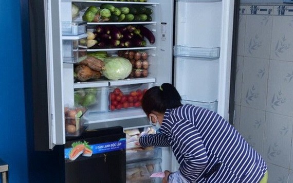 給民眾提供食品的“石生冰箱”。