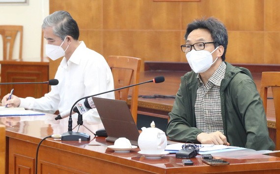 政府副總理武德膽(右)在會上發表指導意見。(圖源:潘英)