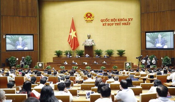 國會副主席阮德海調度會議。