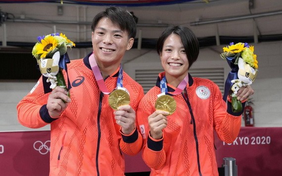 日本柔道阿部兄妹同日摘金牌