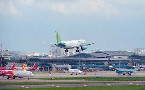 因受疫情的影響,各家航空公司面臨現金流枯竭的風險。