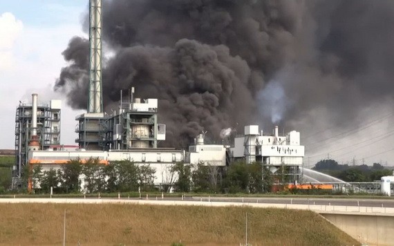 德國西部北威州勒沃庫森一處化工園區突發爆炸,現場濃煙滾滾。(圖源:互聯網)