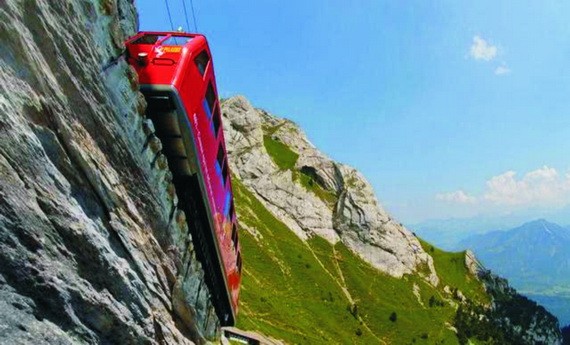 車身在坡度接近50度猶如懸空狀態。