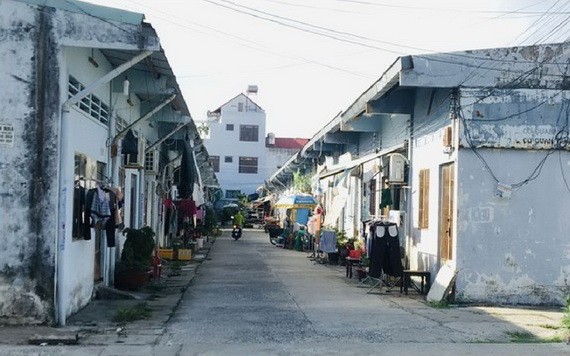 守德市福隆B坊暫住區的民戶。