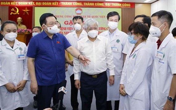 國會主席對馳援南部抗疫幹部深表感激