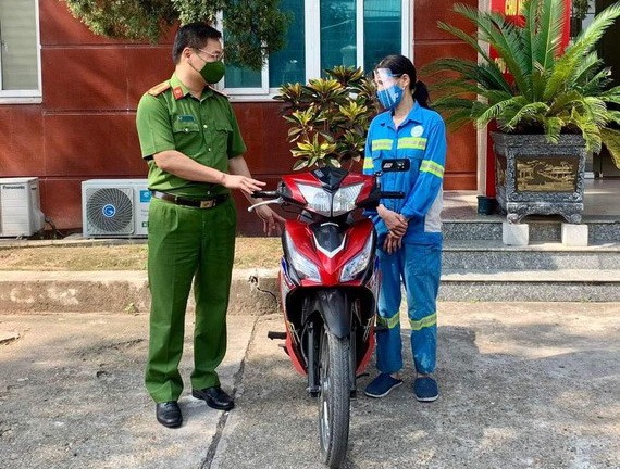 遭劫女清潔工獲贈摩托車