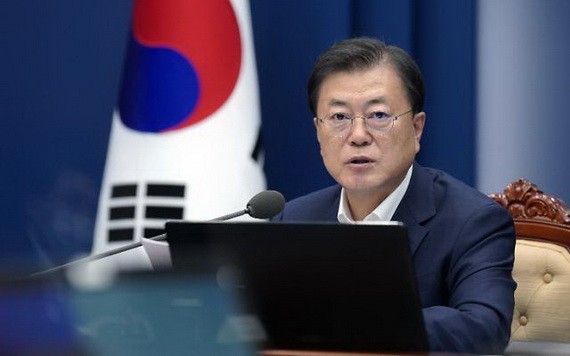 8月5日下午,韓國總統文在寅在青瓦台主持召開“K-全球疫苗樞紐建設願景與戰略”會議。(圖源:韓聯社)