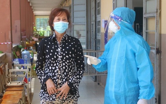 一名新歡肺炎患者康復準備出院。（圖源：TTO）