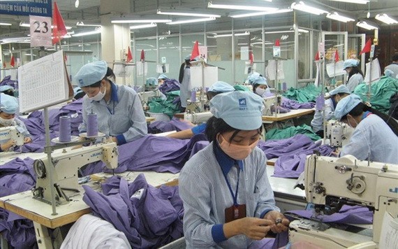 本市企業按“三就地”規定維持生產活動。(圖源:勞動報)
