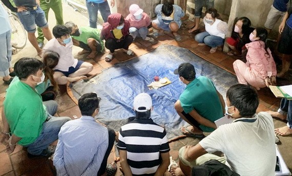 被當場抓獲的賭徒。（圖源：）