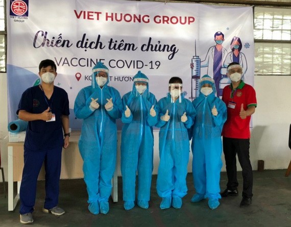 越香集團與平陽省醫療部門配合展開為勞工接種疫苗活動。