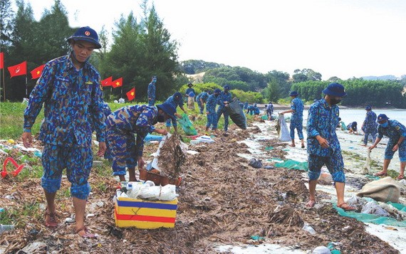 共青團員保護長沙群島生態
