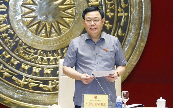 國會主席王廷惠在會上發言。(圖源:越通社)