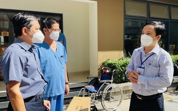 市委組織處探望醫護人員