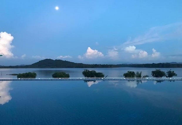 在亞高淡水湖觀看黎明與黃昏 ảnh 1