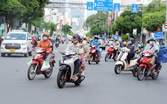 平盛郡潘登流街的路人較多。